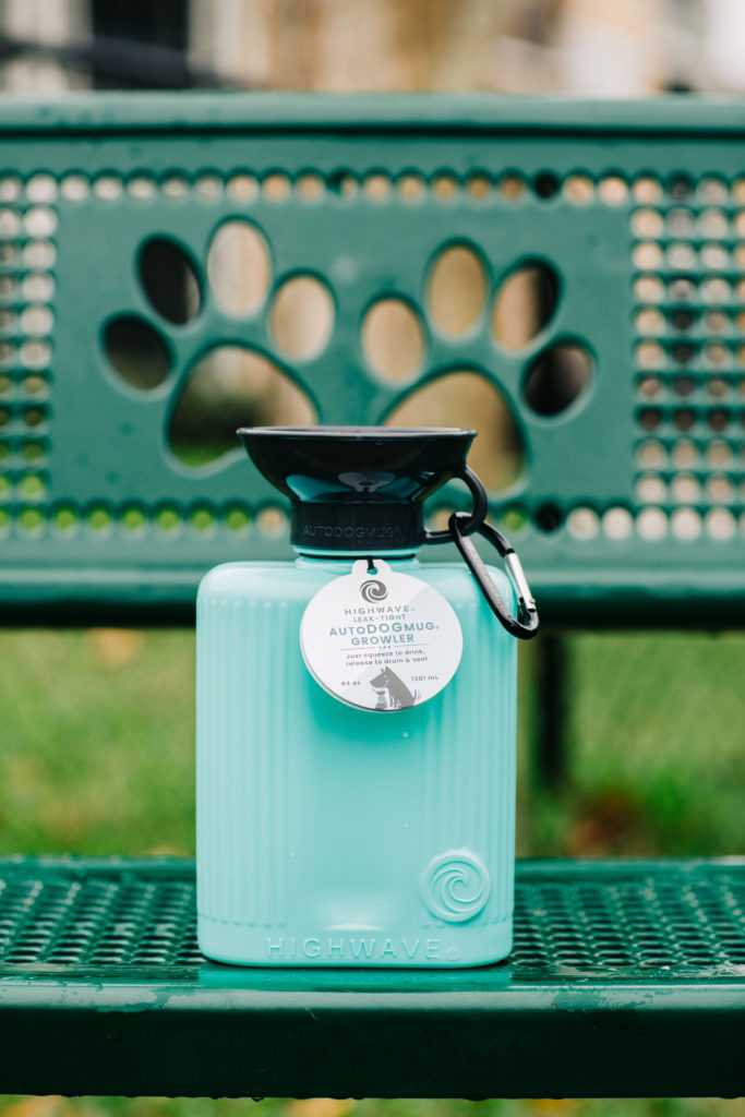 Highwave-Growler-Autodogmug-dog-water-bottle-portable-dog-water-bottle-dog-travel-water-bottle-best-dog-water-bottle-Sparkles-and-sunshine-blog-eco-friendly-dog-products