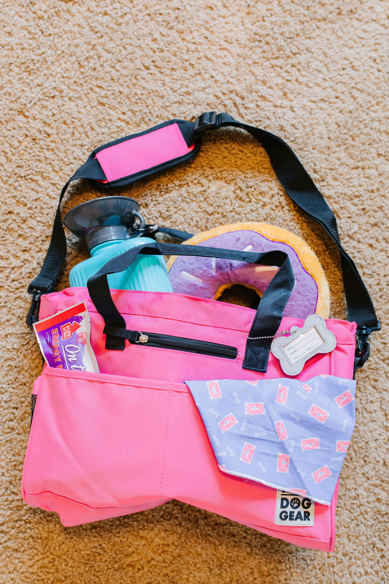 3 Pet Travel Organizer Bags That Make Traveling With A Dog Easier