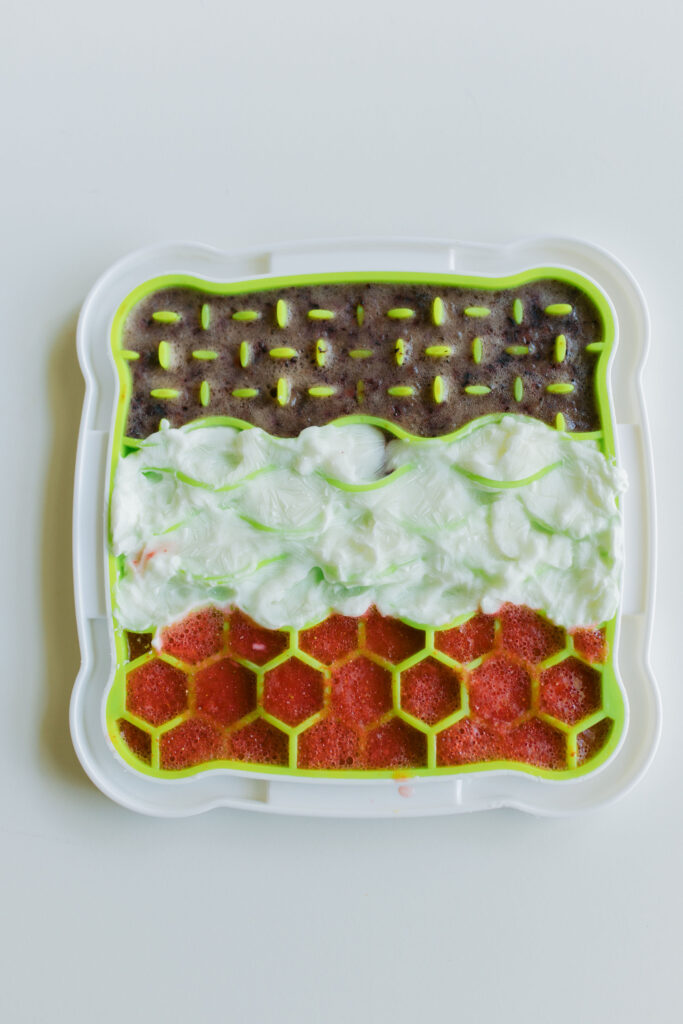 Frozen yogurt blueberry strawberry dog treat recipe on Trixie lick n’ snack licking plate dog lick mat Sparkles and Sunshine blog